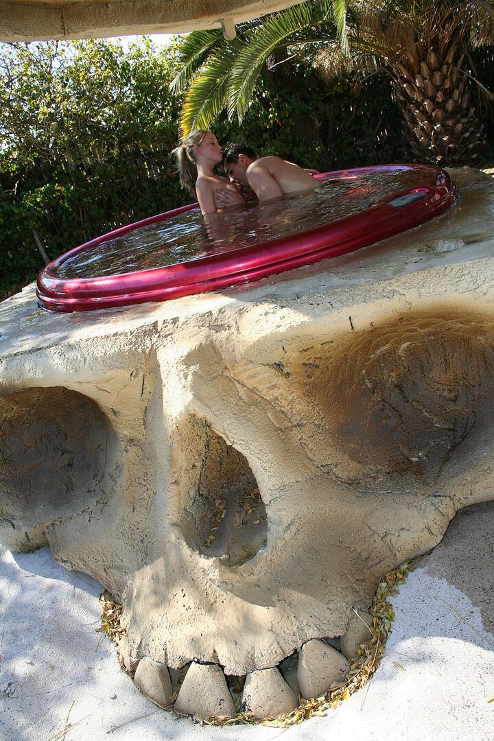 Madison Scott Gets A Facial In The Hot Tub