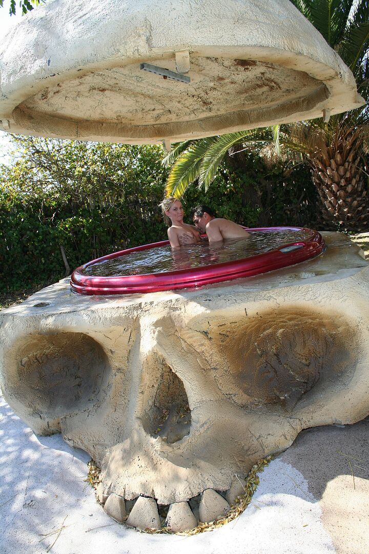 Madison Scott Gets A Facial In The Hot Tub