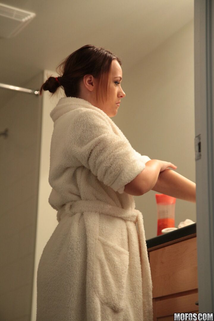 Big Assed Girl in the Shower