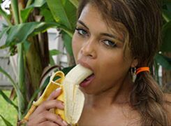 Pussy Goes Bananas
