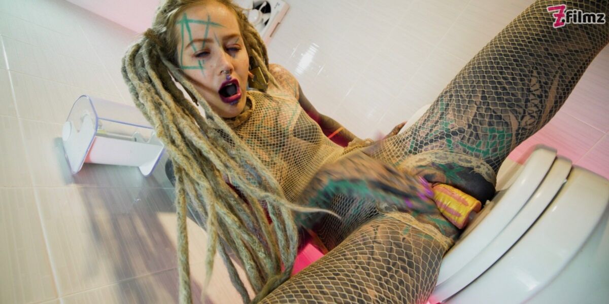 Alternative TATTOO model solo PISS action