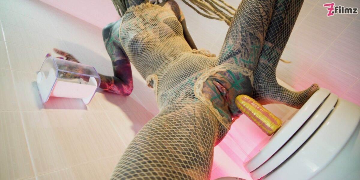 Alternative TATTOO model solo PISS action