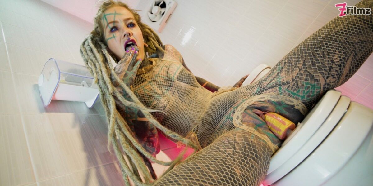 Alternative TATTOO model solo PISS action