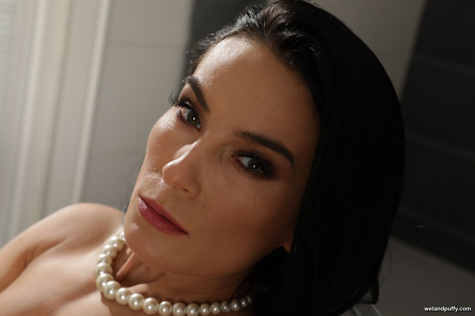 LEXI DONA — SEDUCTIVELY TOYING