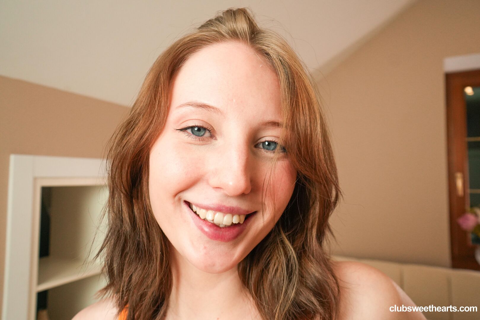 Emma Korti can't sleep without rubbing