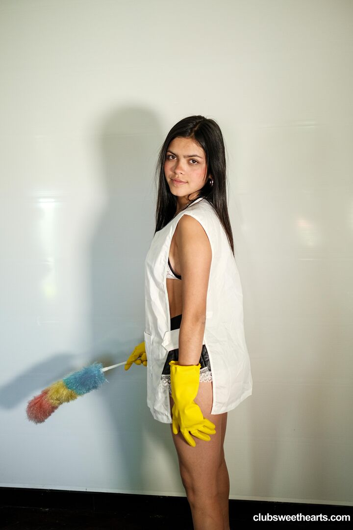 Mia Alexa maid for fucking