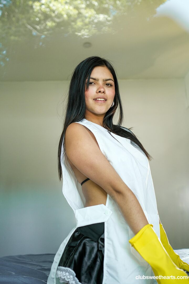 Mia Alexa maid for fucking