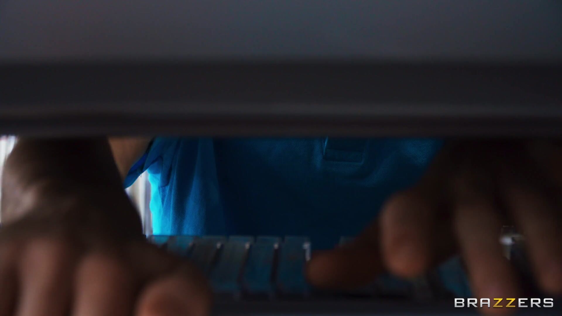 Hot Flasher Wants Porn Flicks And Dick