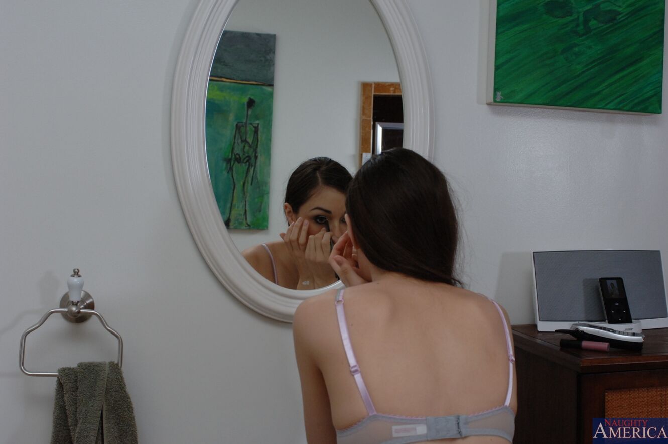Sasha Grey fucking in the couch with her bubble butt