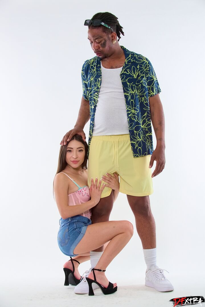 Amber Cheats While Her Boyfriend Tries To Call Her