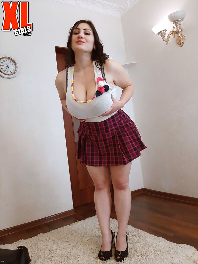 IVANNA LACE HEATS UP THE HOUSE