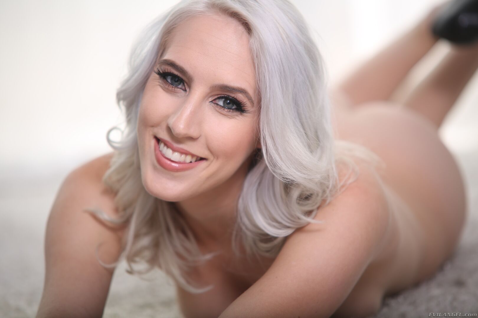 BLONDE CADENCE FUCKED TO SQUIRTING!