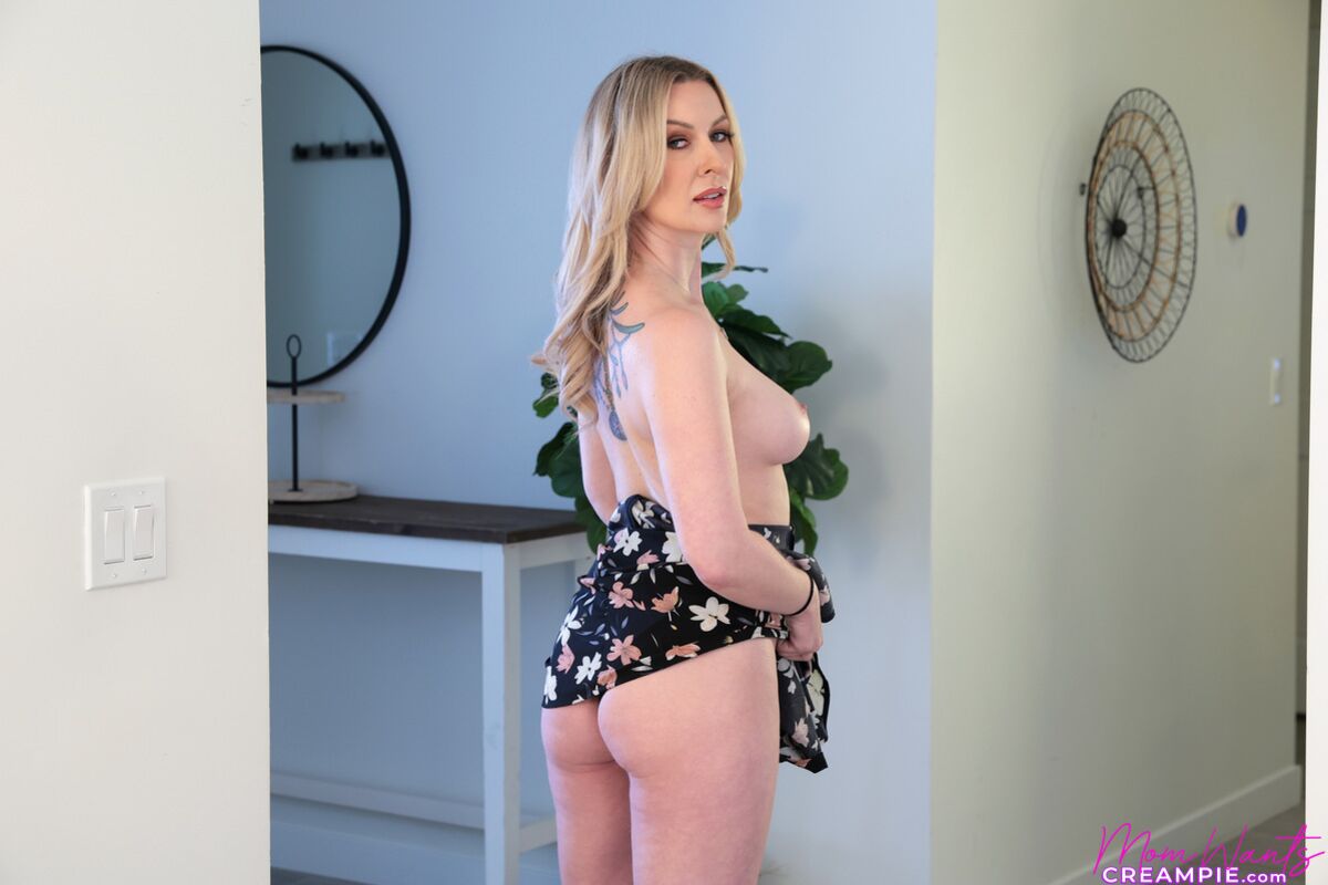 Your Stepmom Is Hot For Me - S4:E6