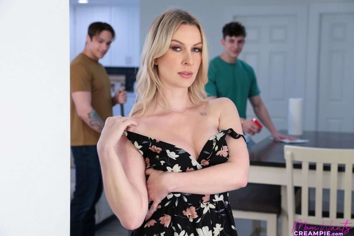 Your Stepmom Is Hot For Me - S4:E6