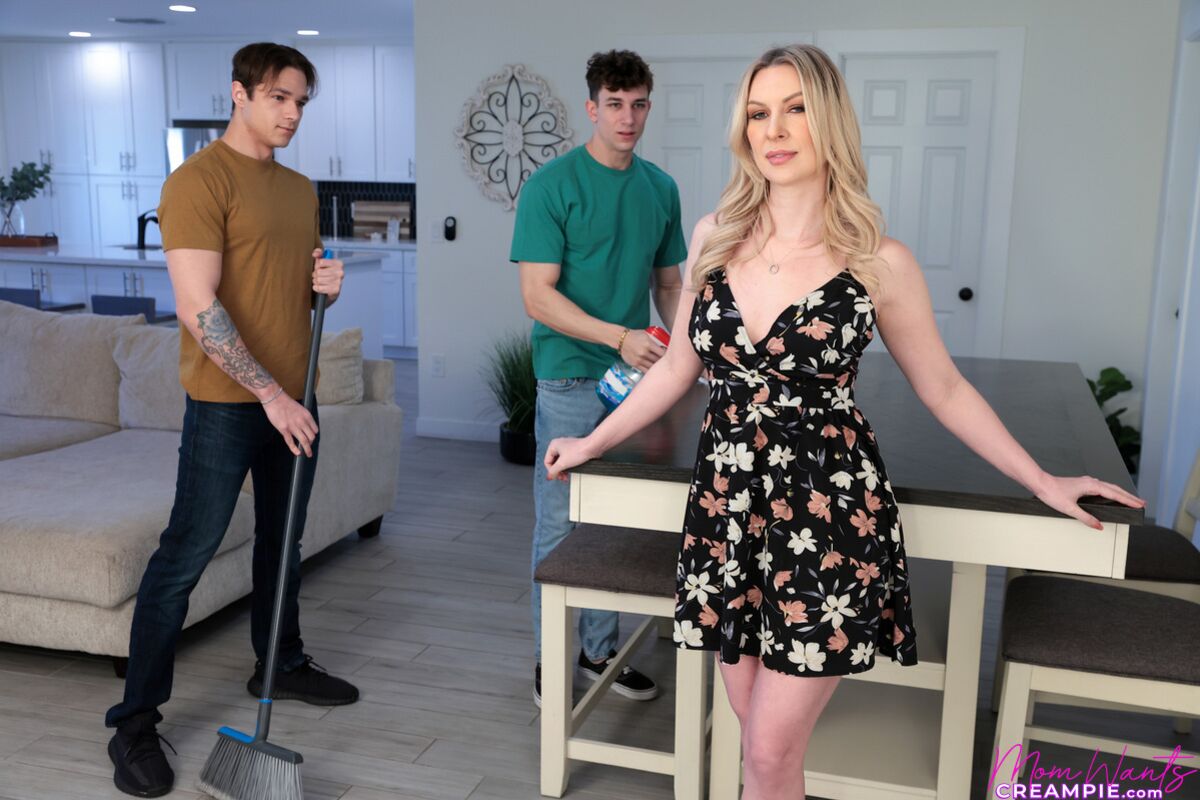 Your Stepmom Is Hot For Me - S4:E6