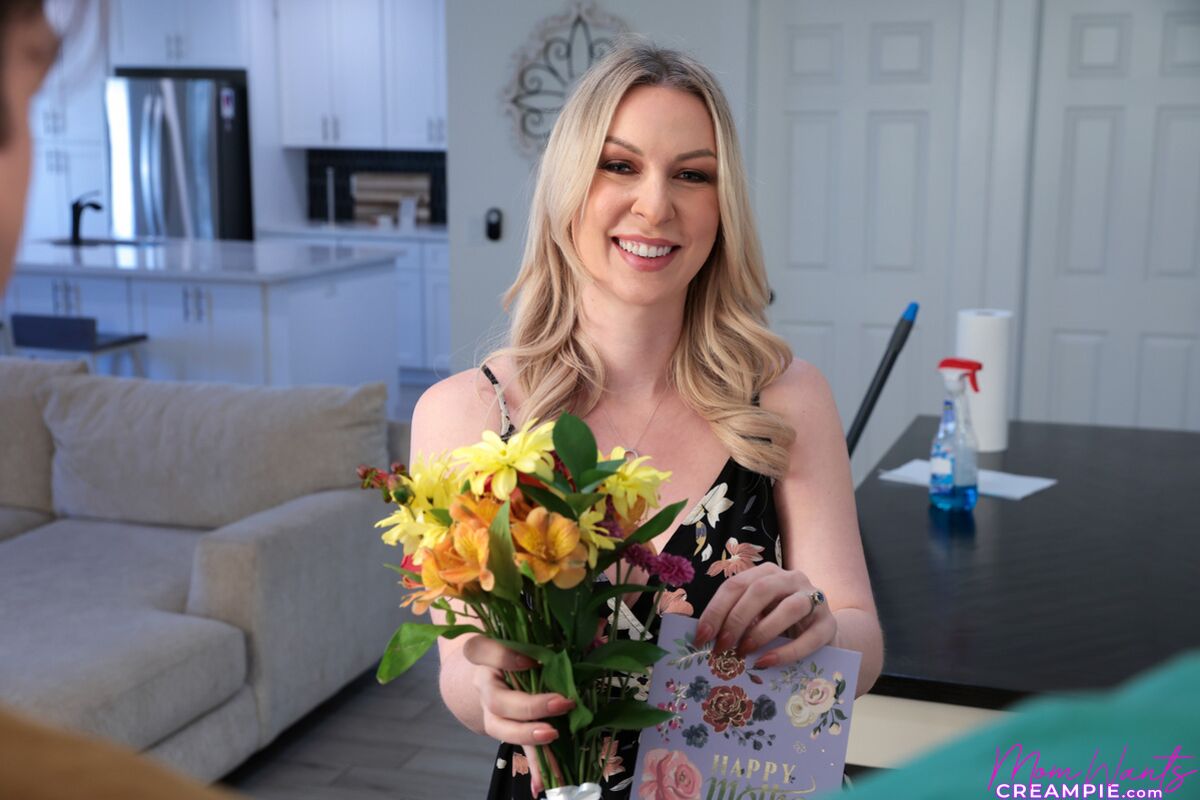 Your Stepmom Is Hot For Me - S4:E6