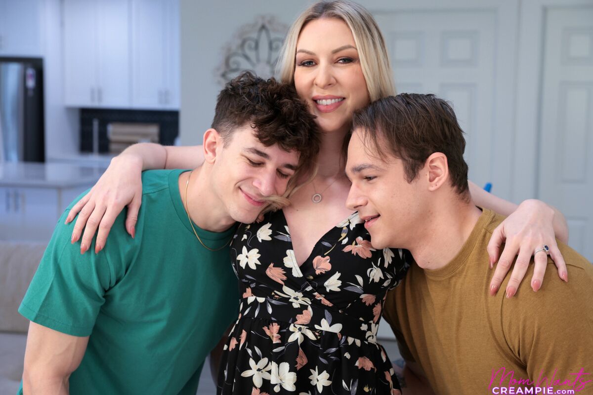 Your Stepmom Is Hot For Me - S4:E6
