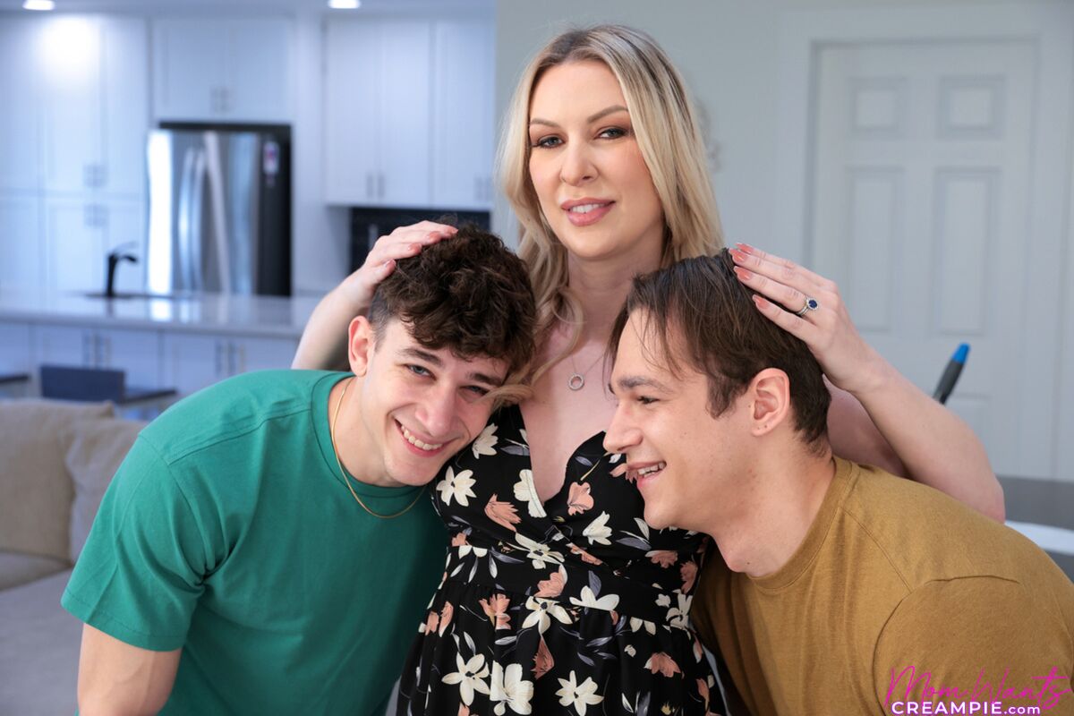 Your Stepmom Is Hot For Me - S4:E6
