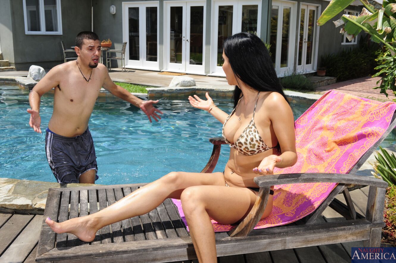 Black hair Isis Love fucking in the backyard with her tits