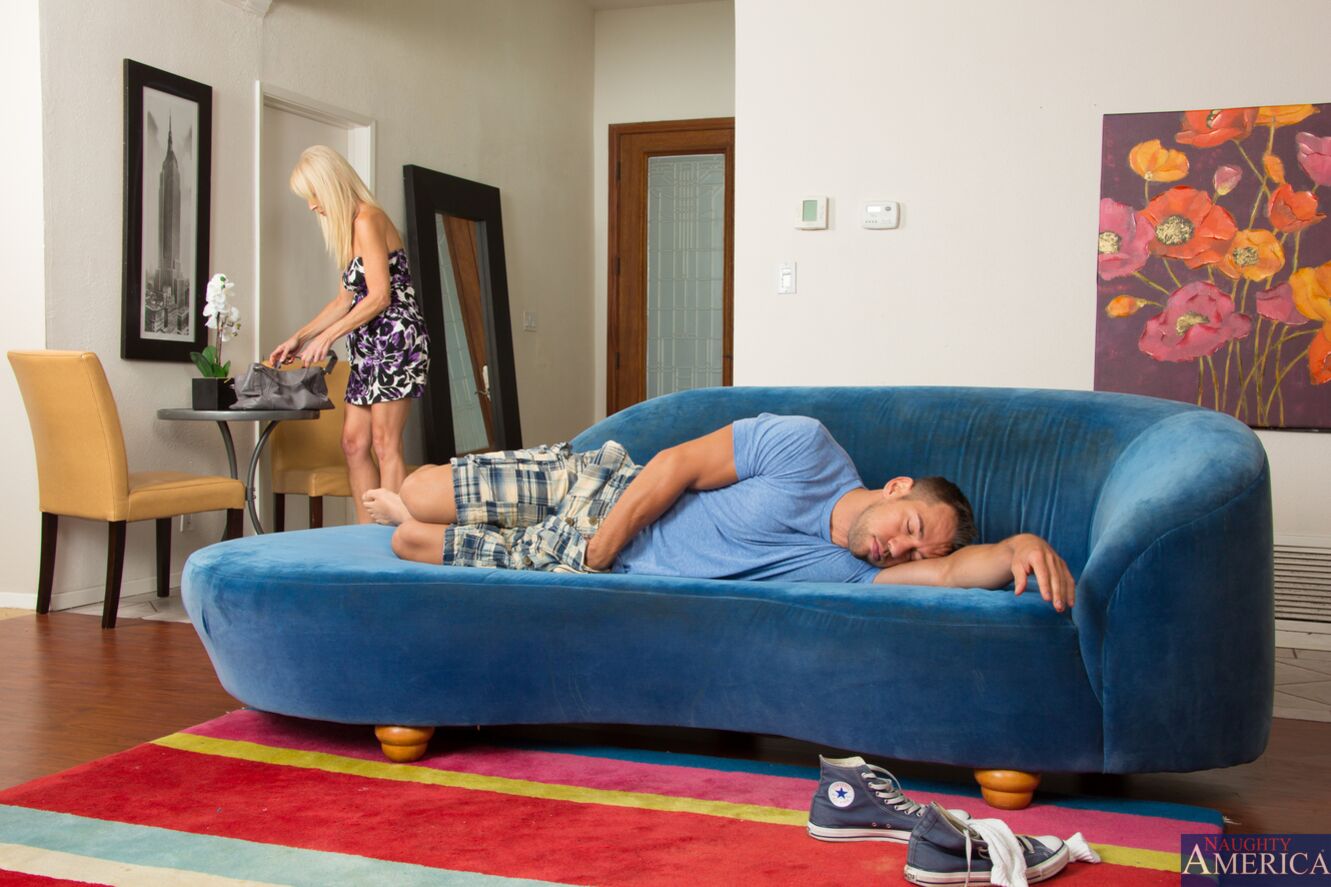 Erica Lauren fucking in the couch with her medium ass
