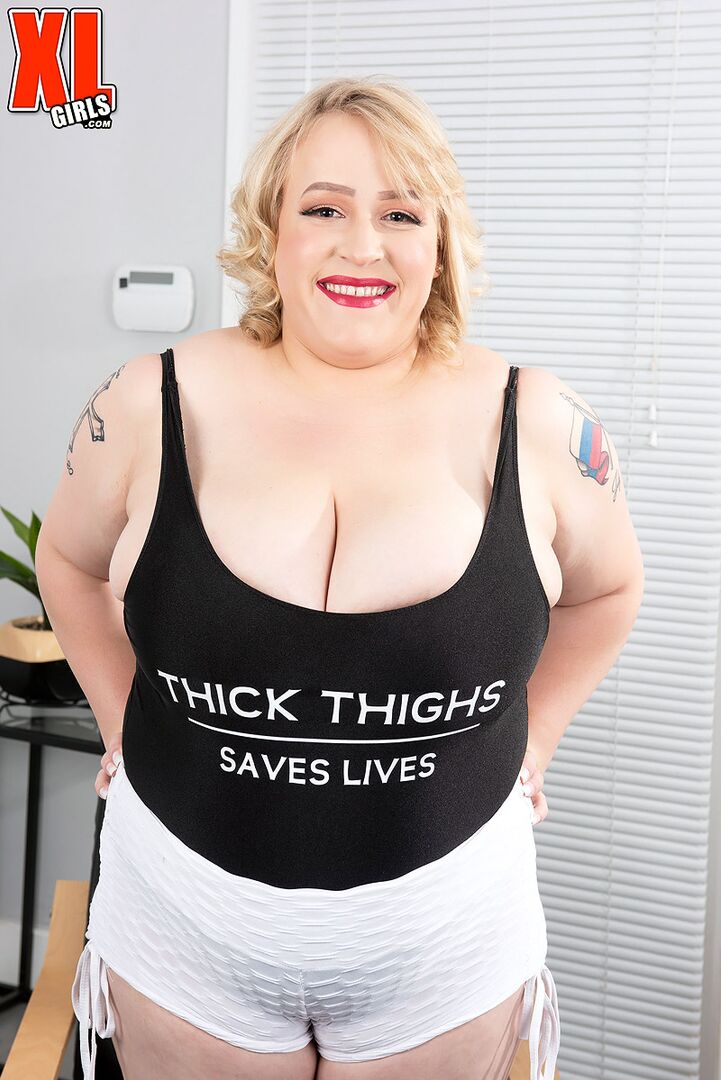 OXANA MINSK: THICK THIGHS SAVE LIVES