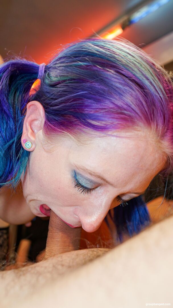 Linda Lush loves to gangbang