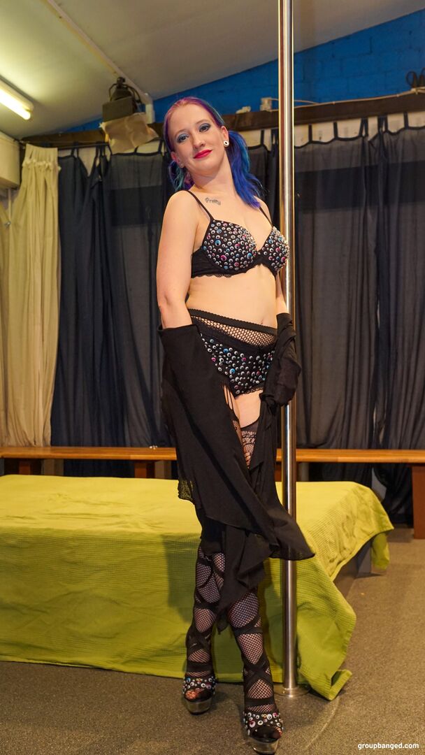 Linda Lush loves to gangbang