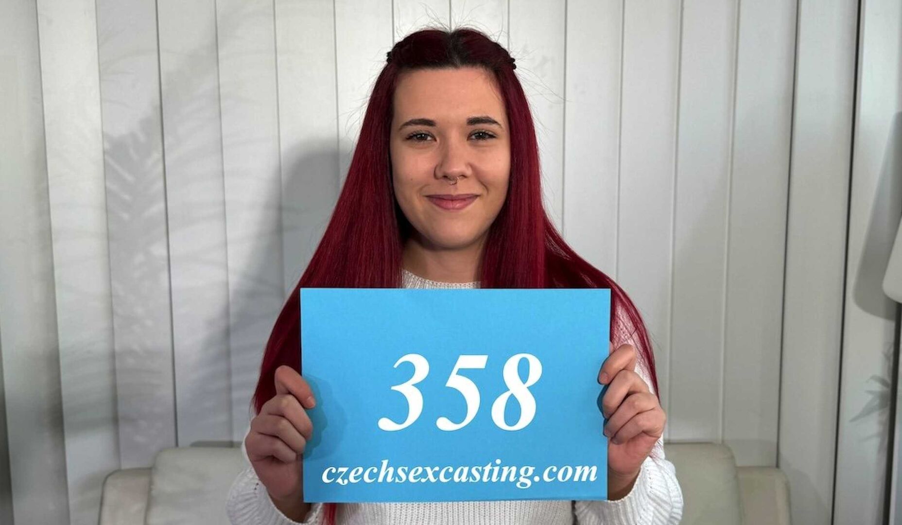 Amazing redhead loves to be a model