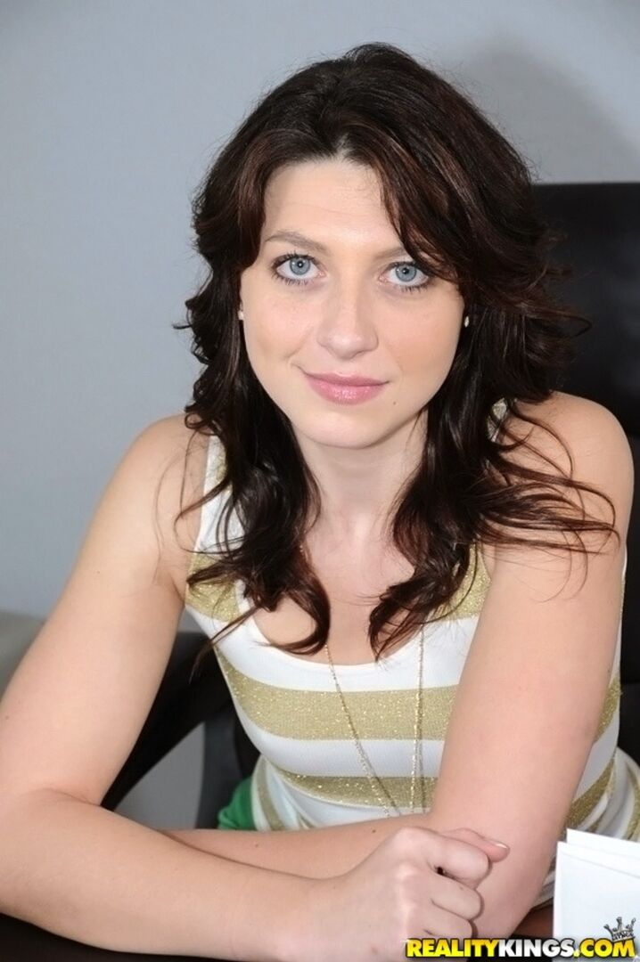 Cum Hard Cummore