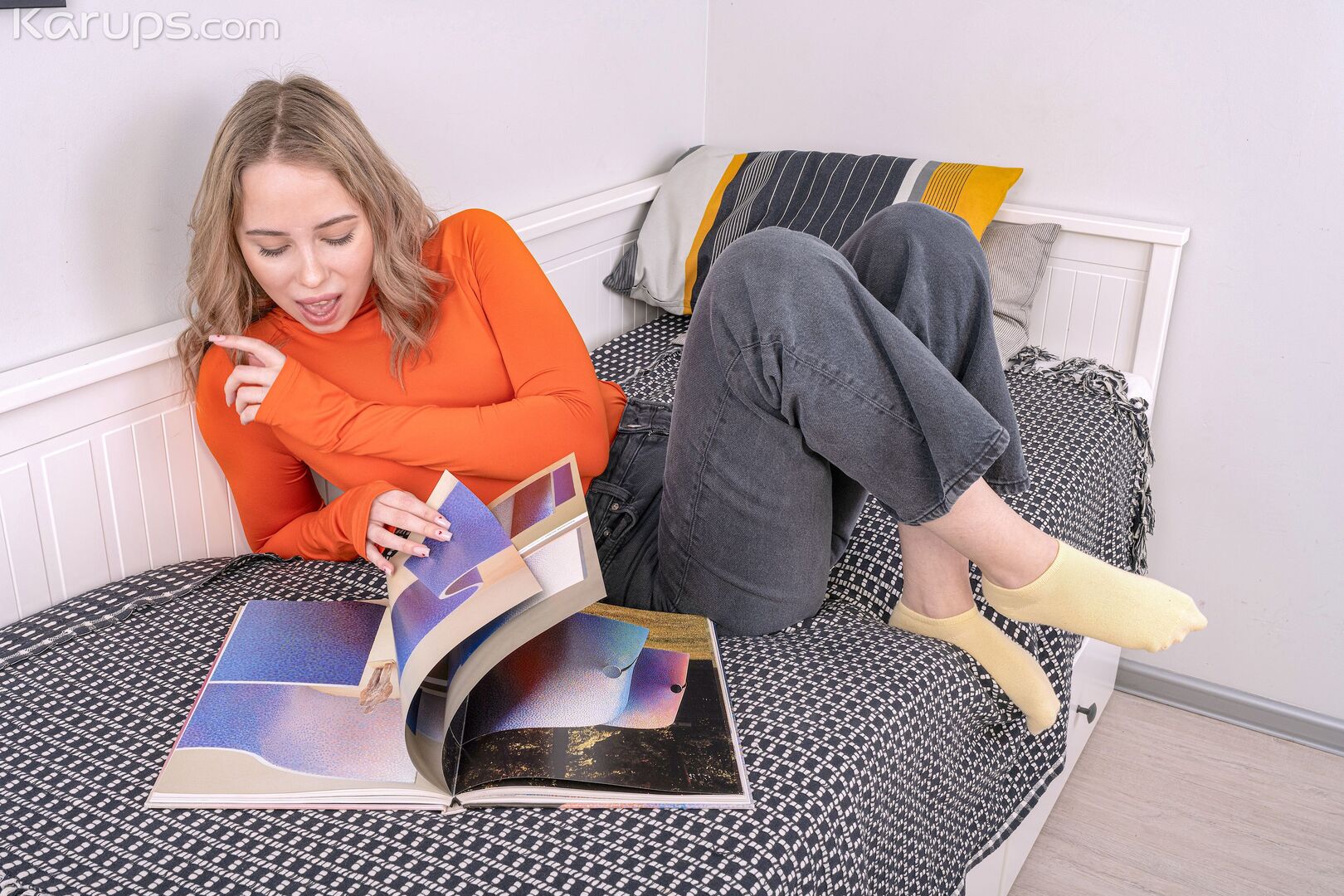 ALICE EXPLORES HER BODY