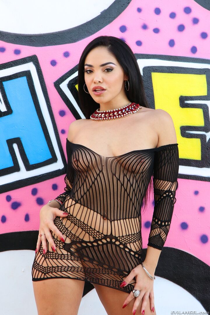 LUSTY LATINA'S FUCK AND SQUIRT SESSION