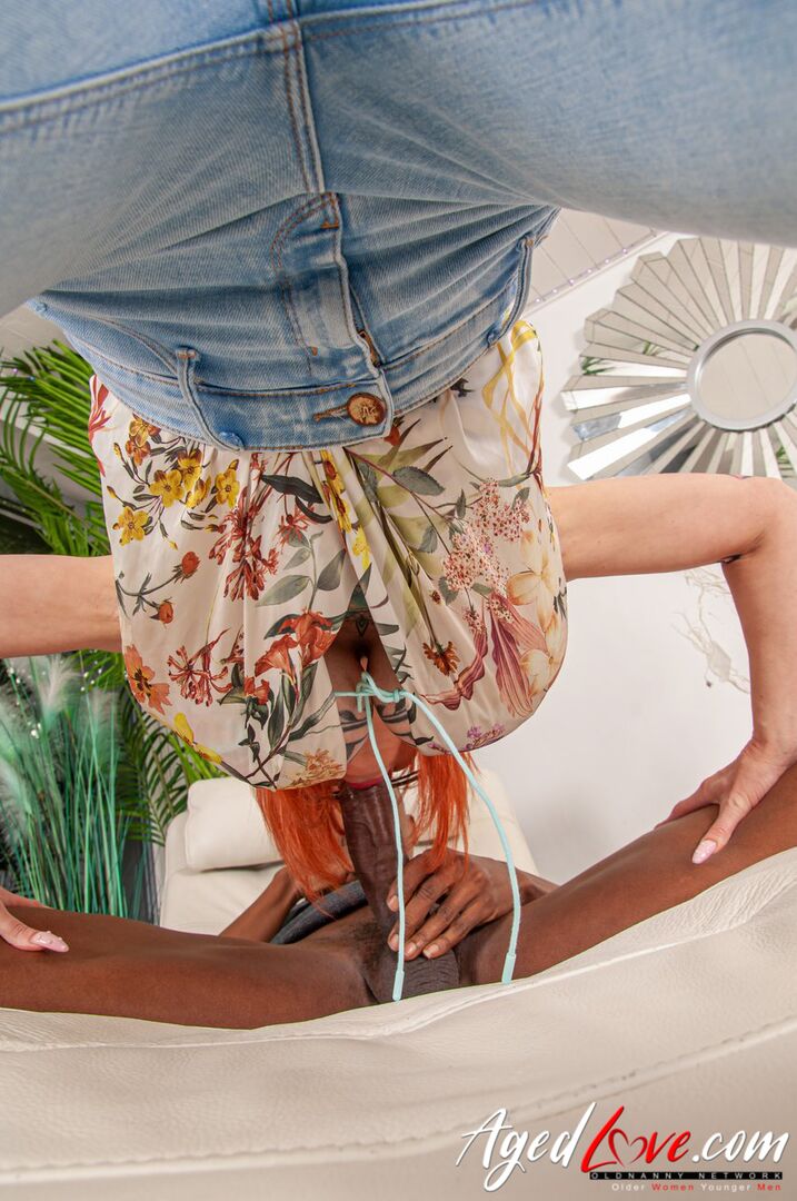 EMMA SHOVES A REPAIRMAN'S BBC RIGHT UP HER ASS
