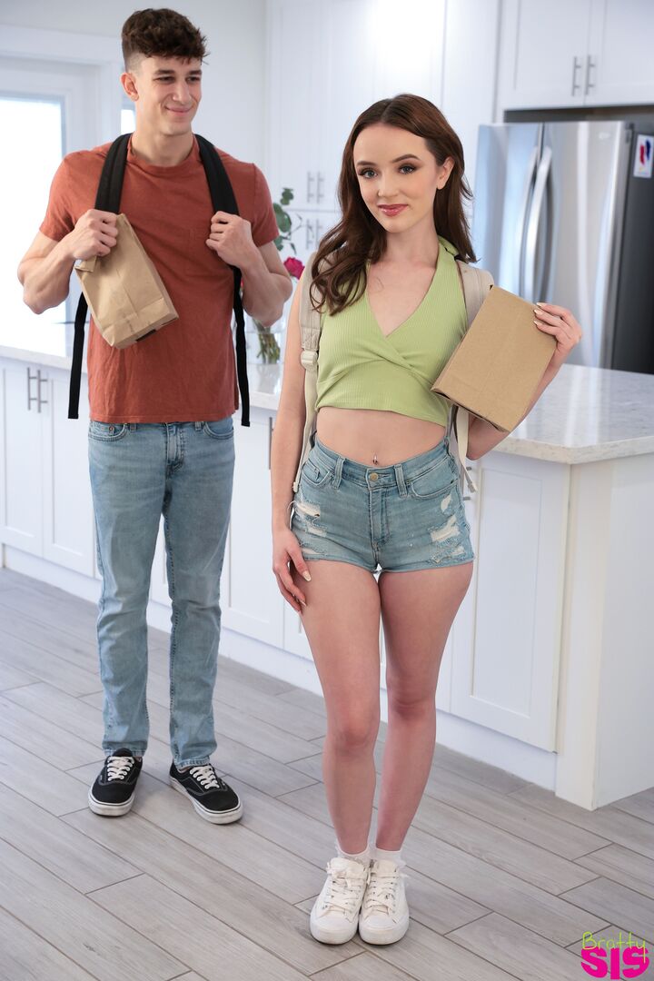 Stepbrothers Bully - S32:E8