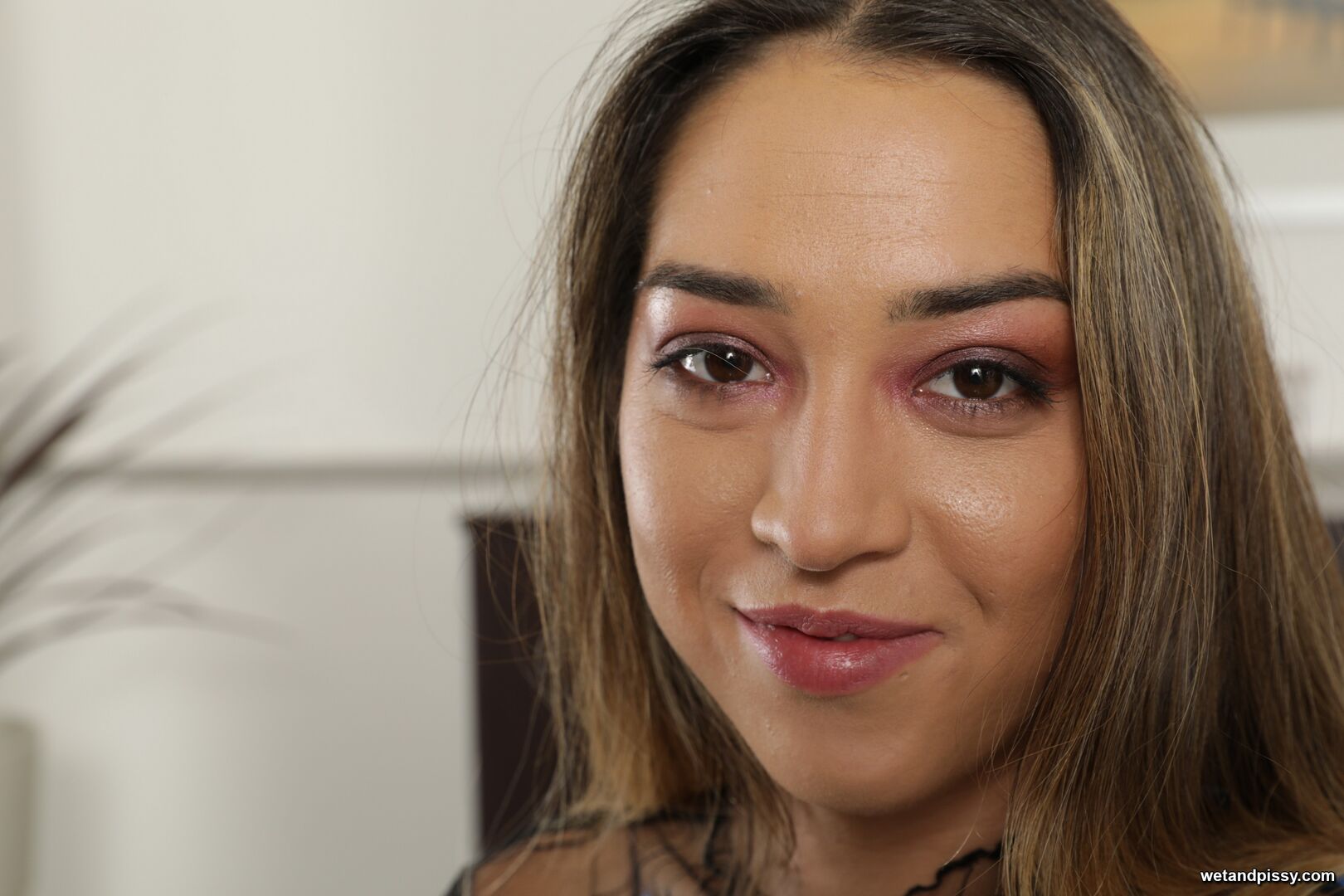 MELANIE DARK — MESSY MELANIE 1552