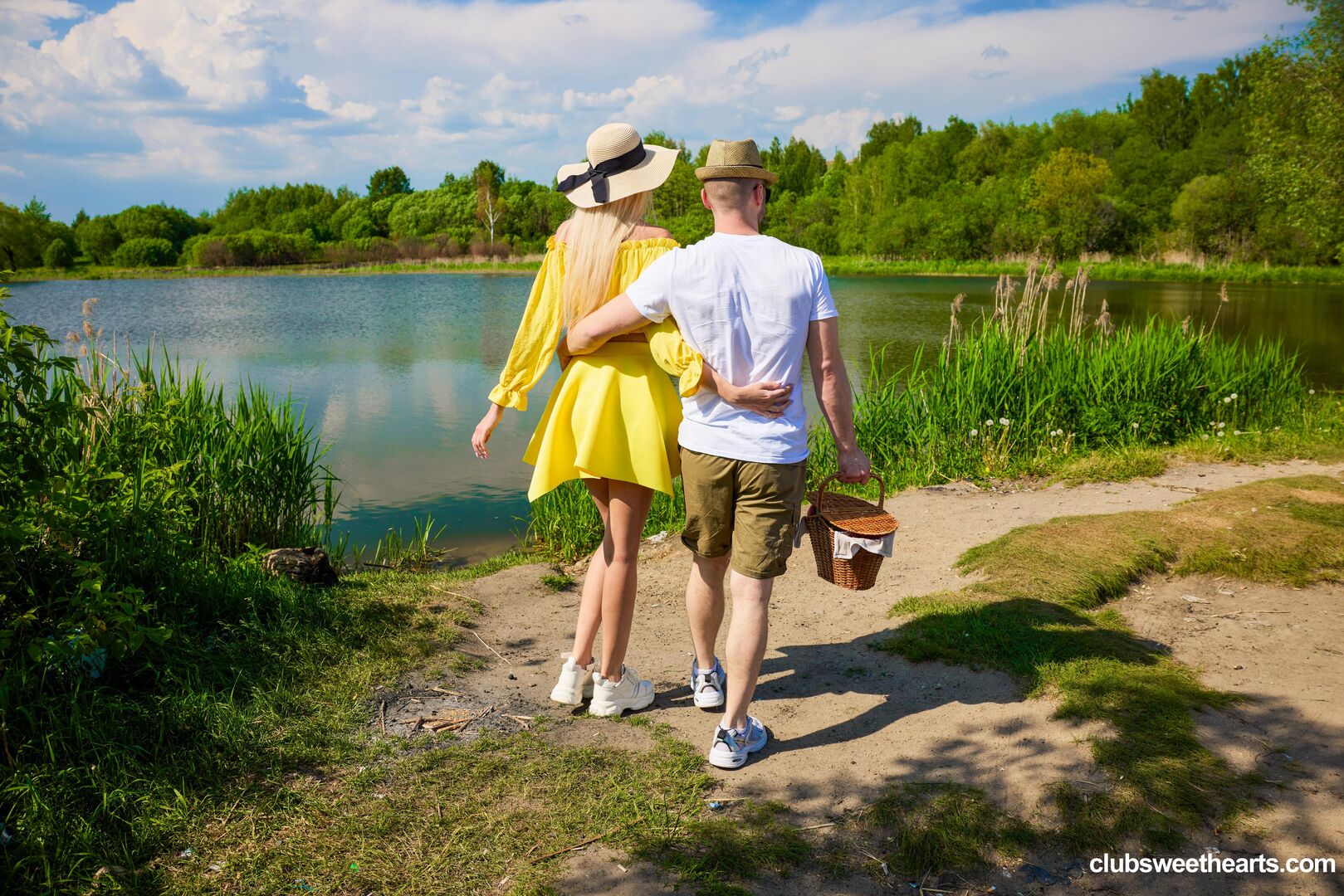 Picnic day at ClubSweethearts