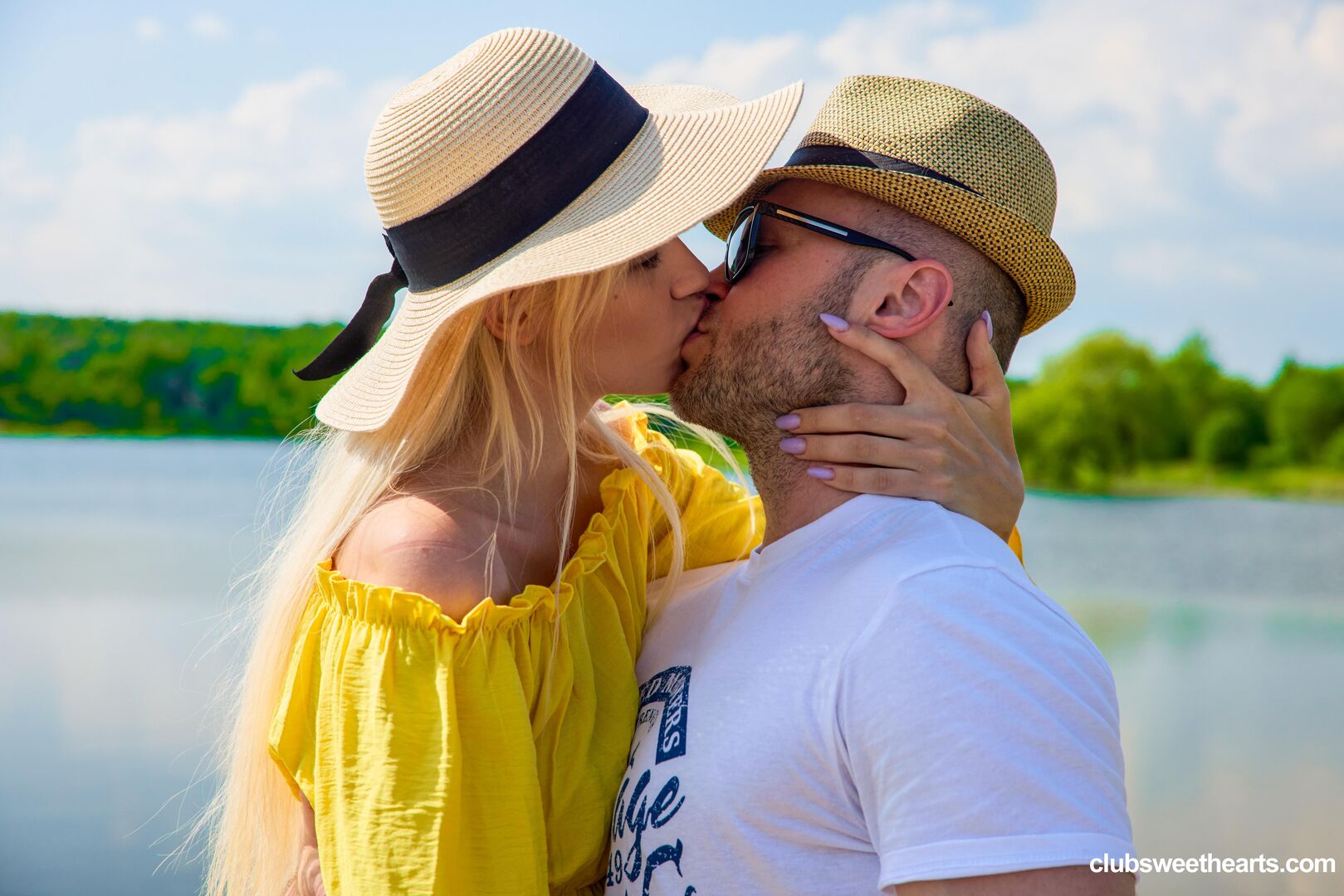 Picnic day at ClubSweethearts