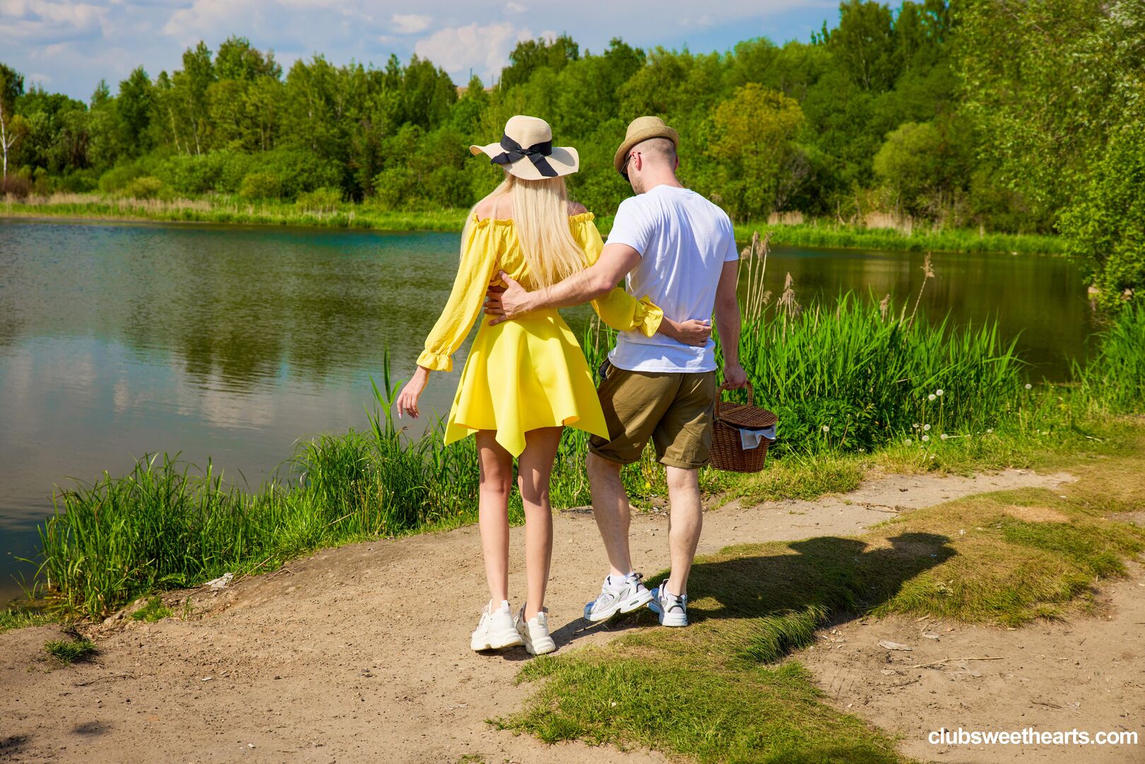 Picnic day at ClubSweethearts