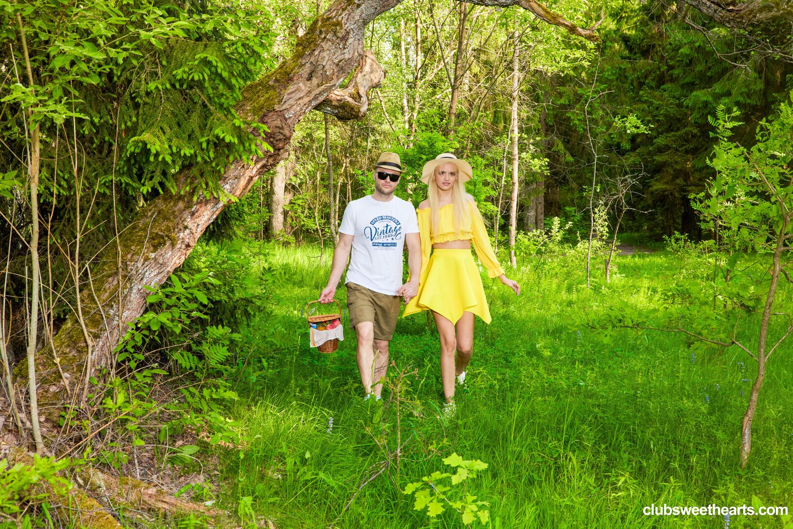 Picnic day at ClubSweethearts