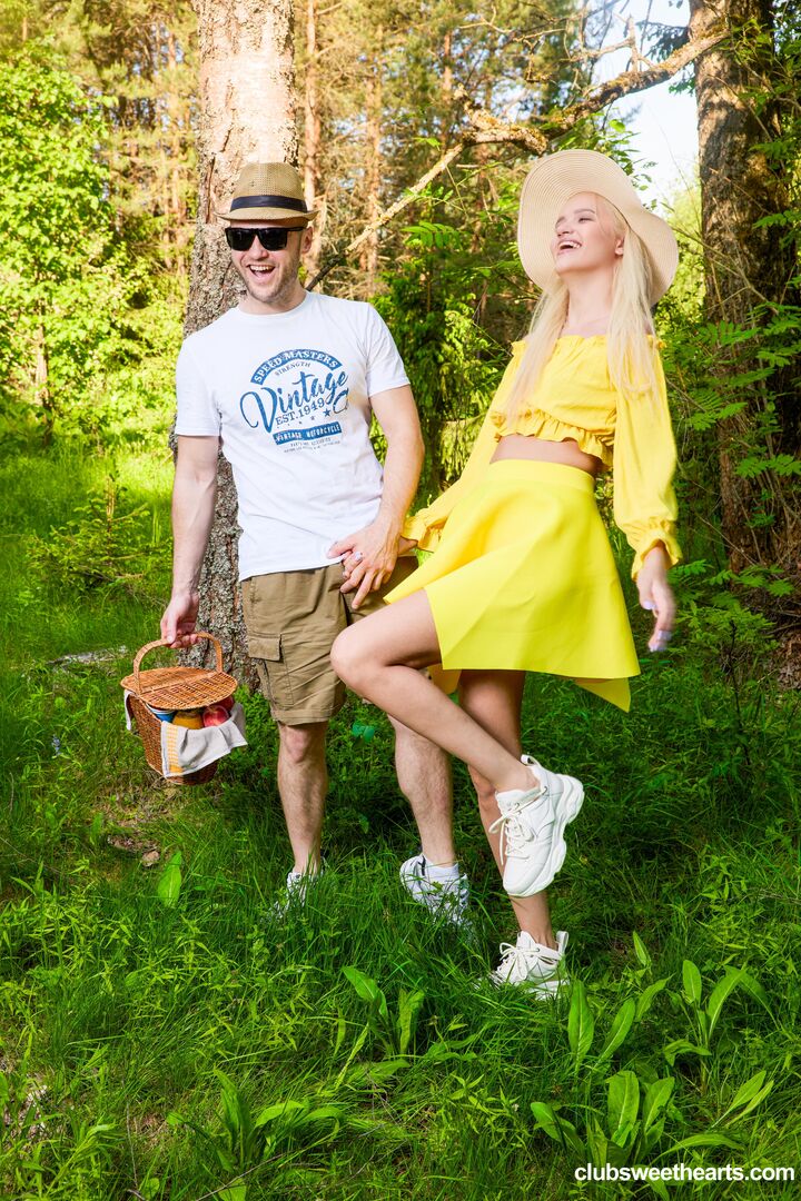 Picnic day at ClubSweethearts