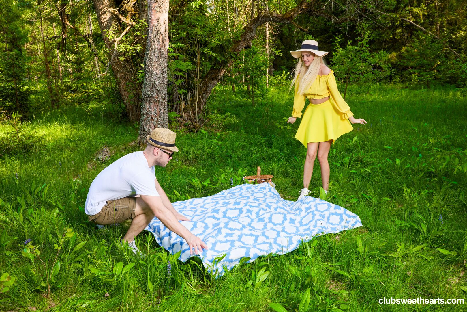 Picnic day at ClubSweethearts
