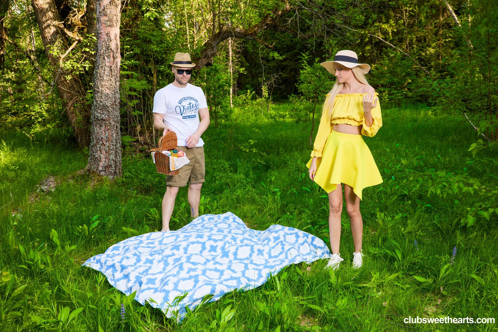 Picnic day at ClubSweethearts