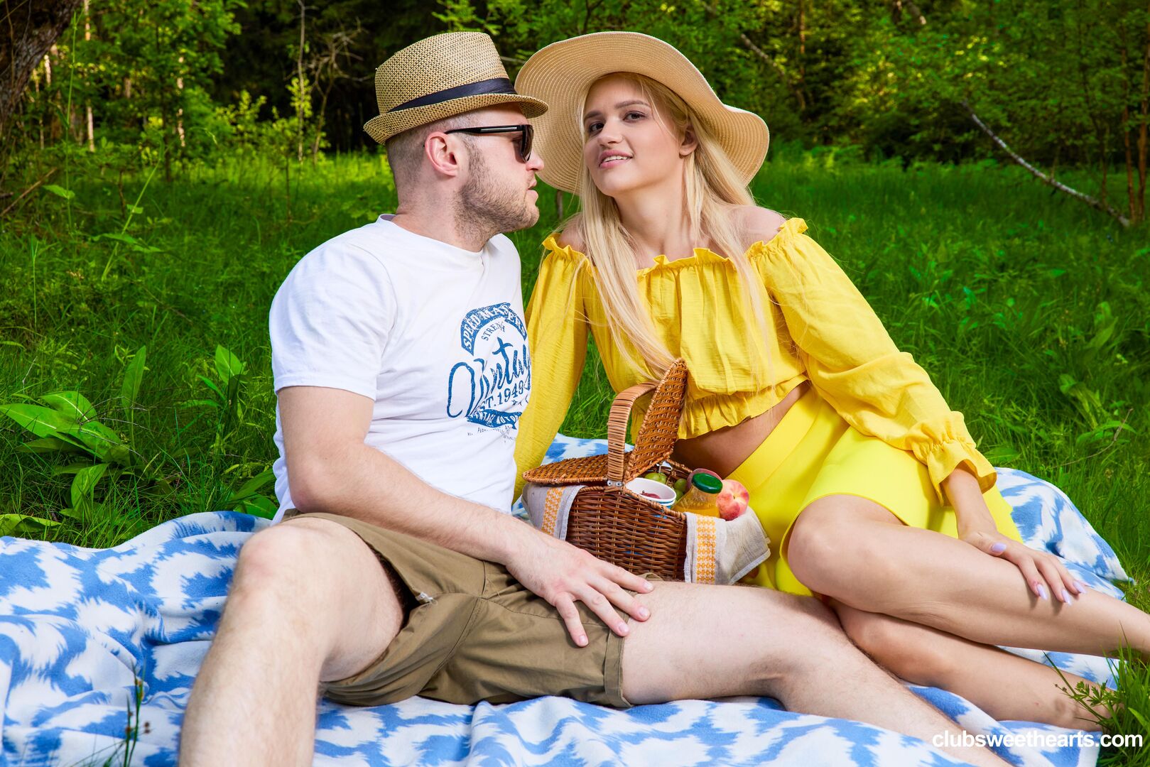 Picnic day at ClubSweethearts