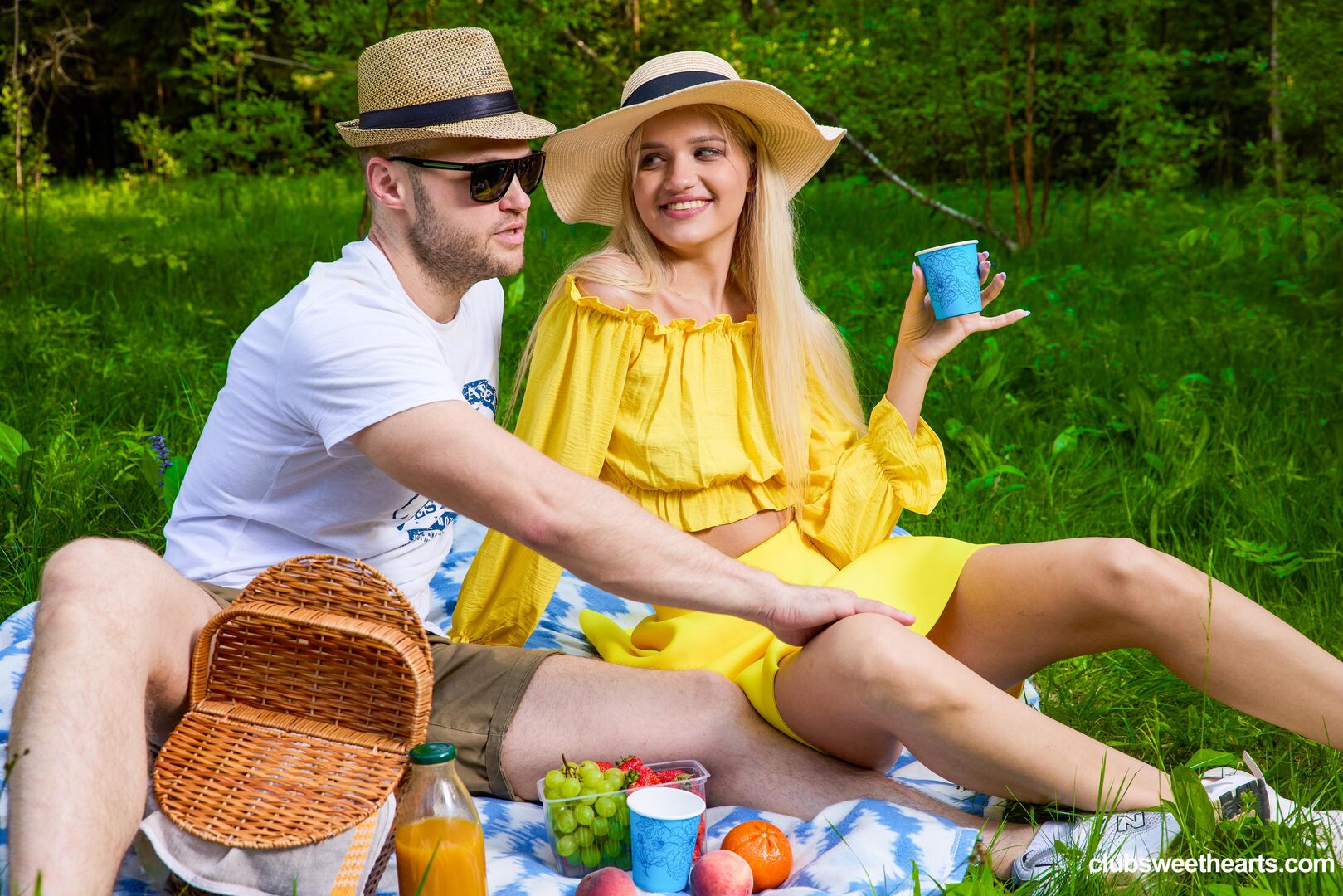 Picnic day at ClubSweethearts