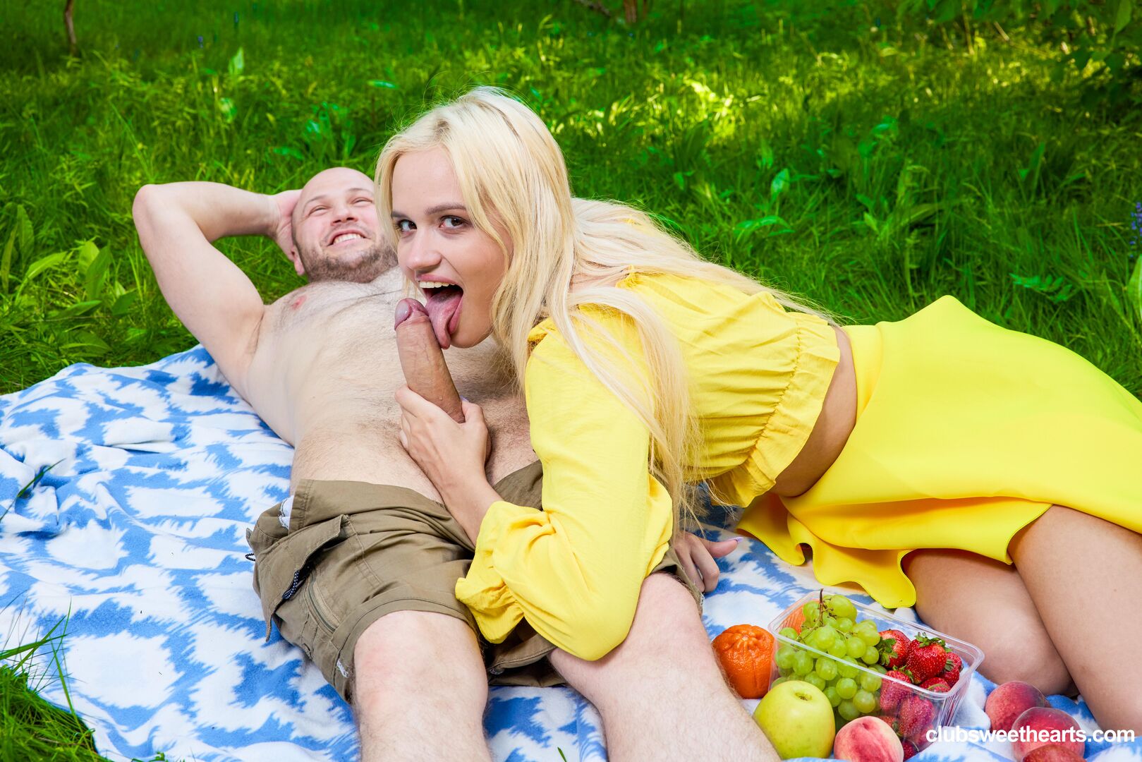 Picnic day at ClubSweethearts