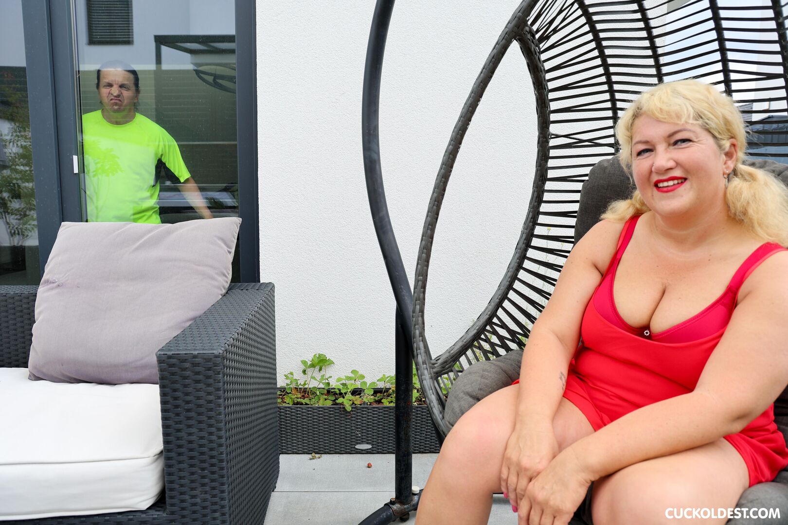She replaced her loser husband at Cuckoldest