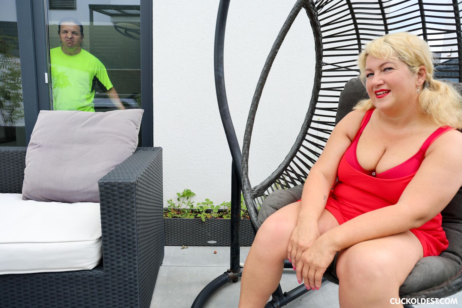 She replaced her loser husband at Cuckoldest