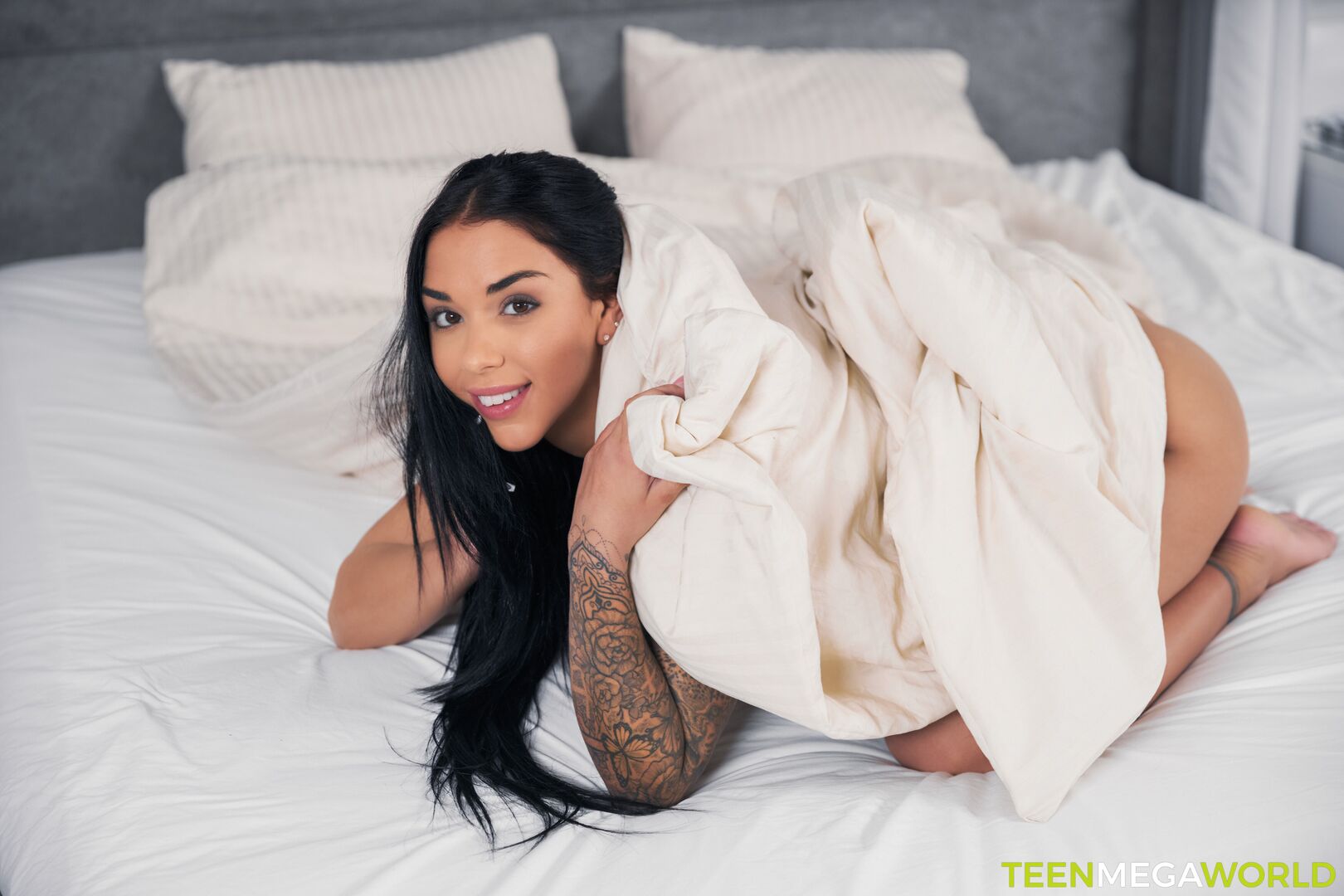 Cutie plays a sex joke