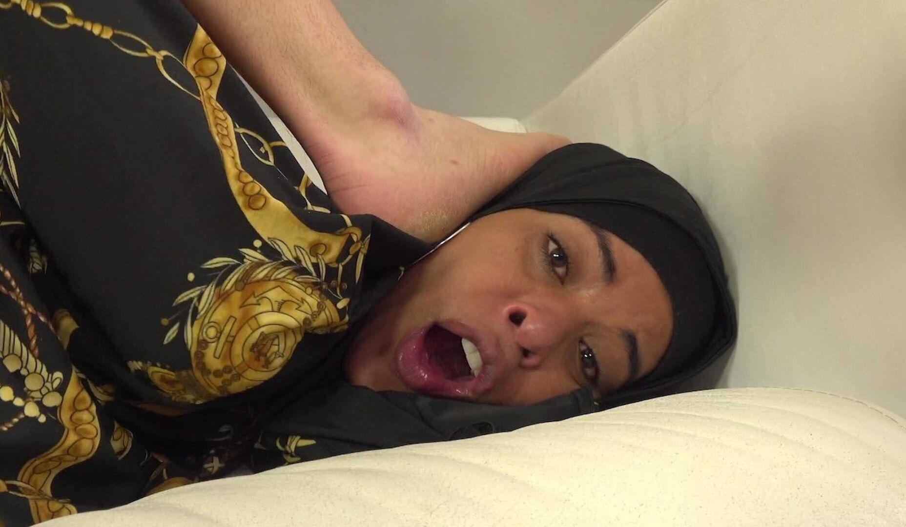 Babe in hijab wants nicer labia