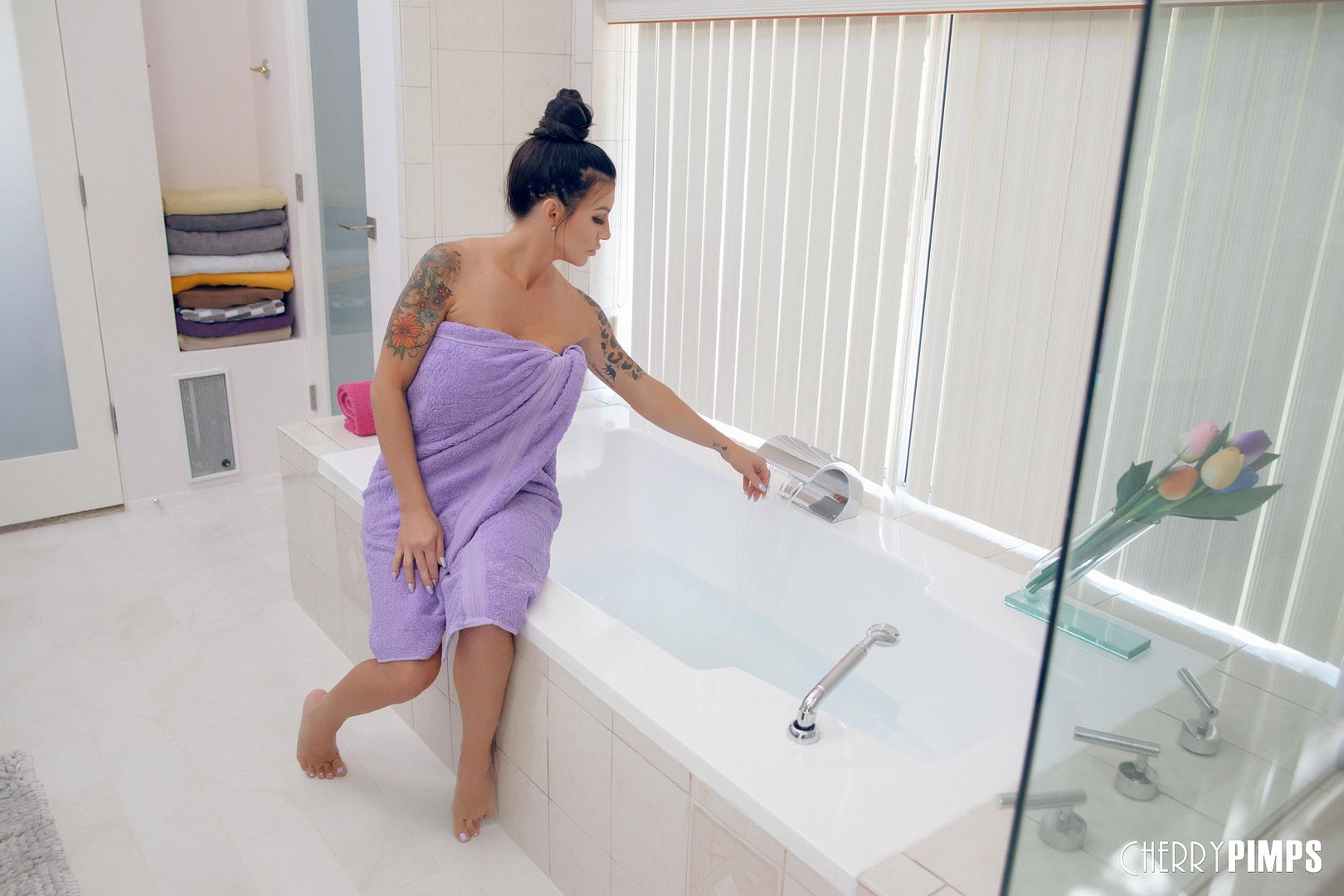 Melissa Loves A Hot Bath And A Hot Facial