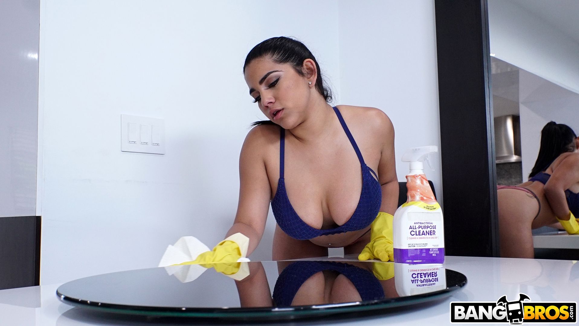 Juicy Thick Latina Cleaned My House and Cock